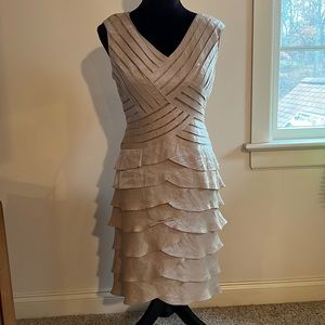 Perfect Adrianna Papell cocktail or party dress! Sz 6. Only worn twice.